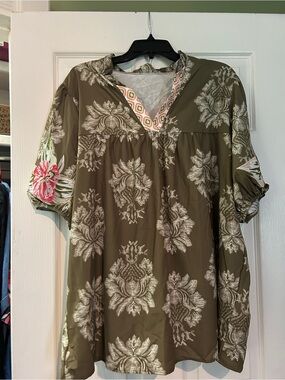 Cherry Betty nwt size 3xl Olive Floral V-Neck Women's Top